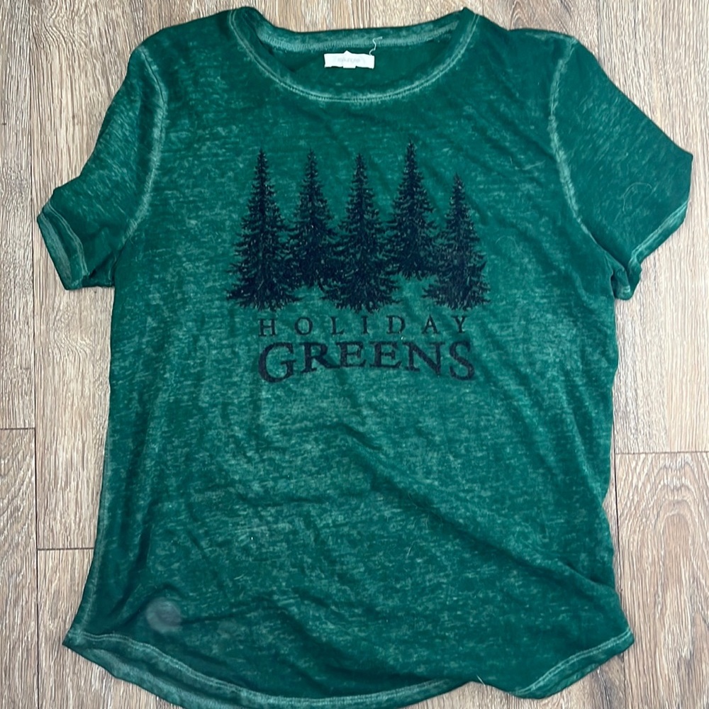 4/$20🥳 Maurices women’s short sleeve holiday shirt size M